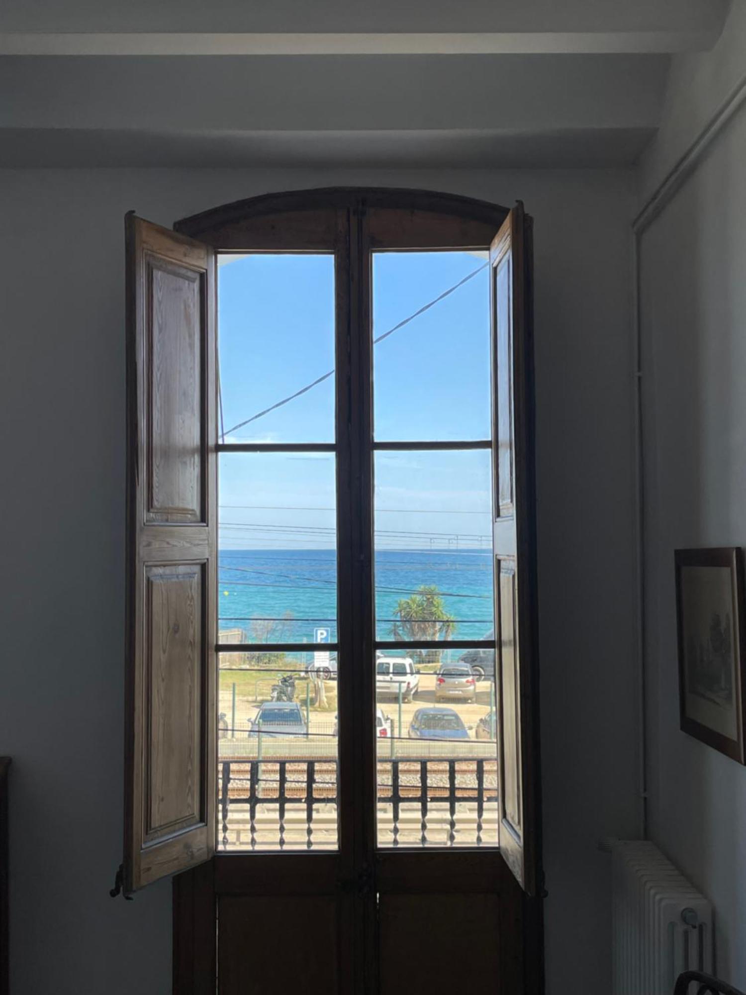Espectacular Casa Indiana En Primera Linea De Mar Vilassar De Mar Eksteriør bilde